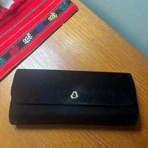 VICTORIA’S SECRET 10x5 Black Velvet Clutch Handbag Evening Purse w/ Gold Heart
